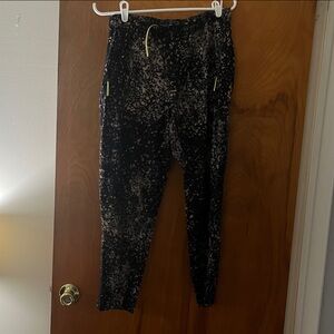 Lululemon Athletica Black and Cream Patterned Leggings
